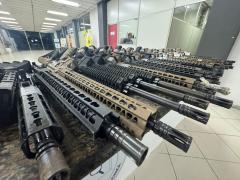 Com o reforço do efetivo e das ações contra as facções, 7.633 armas de fogo foram retiradas das ruas em 2025 pelas Forças da Segurança Pública.