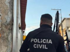 A vítima foi atacada com pedras, garrafas e arma branca após desentendimento ocorrido no ambiente escolar