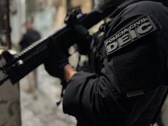 Ação visou cumprir dois mandados de prisão e um de busca e apreensão