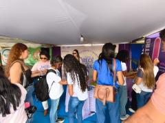 Equipes do Neam distribuíram materiais informativos, tiraram dúvidas e destacaram a rede de proteção no município