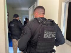 Quatro pessoas foram presas em flagrante