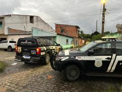 O suspeito, apontado como um dos chefes do grupo, confrontou com as Forças de Segurança e foi socorrido para uma unidade médica da região.