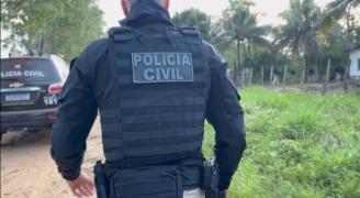 O casal é investigado pela prática de crimes contra a dignidade sexual de uma menor, cujo padrasto abusava da enteada com o consentimento da sua genitora.