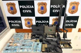A ação teve como alvo investigação sobre comércio ilegal de armamentos no município
