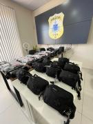 Entre os equipamentos entregues estão kits de Proteção Individual (EPIs), de gás de pimenta, granadas de efeito moral e granadas de luz e som