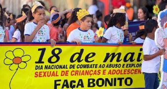 O evento reuniu cerca de 500 pessoas em mobilização de combate ao abuso e à exploração sexual de crianças e adolescentes