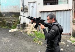 As equipes localizaram o suspeito em Morro de São Paulo, no município de Cairu