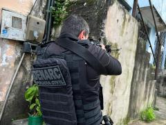A investida policial teve foco no cumprimento de ordens judiciais no bairro de Plataforma
