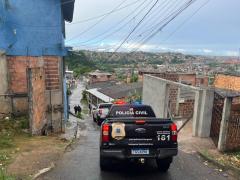 A investida policial teve foco no cumprimento de ordens judiciais no bairro de Plataforma