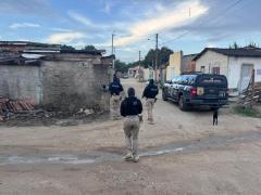 Cinco pessoas foram presas em operação  deflagrada na manhã desta quarta-feira, dia 3, contra organização criminosa responsável por crimes de homicídio e tráfico de drogas no município de Itabela, no extremo sul do estado. 