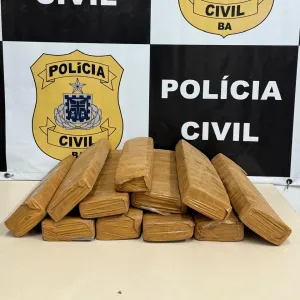 O homem que transportava drogas, armas e munições, para um grupo criminoso, foi preso na região de Quimgoma