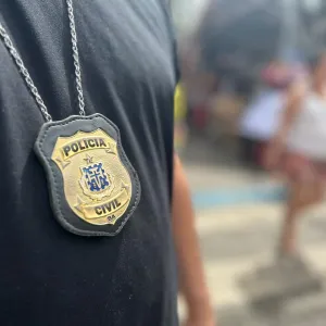 O homem obrigou a ex-companheira a retirar a ocorrência na delegacia