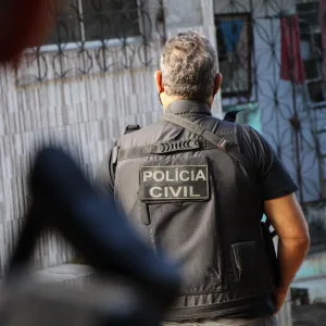 Policial em campo