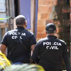 Policiais civis em operação