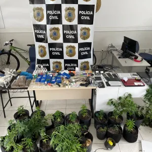 Materiais apreendidos na delegacia