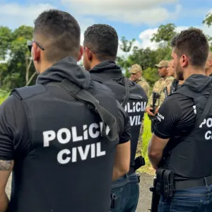 Policiais civis em campo