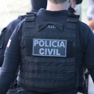 Policial civil em campo