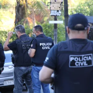 Policiais civis em ação