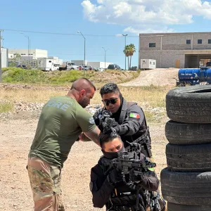 Policial da CORE em treinamento