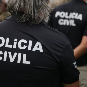 Policial civil em forma