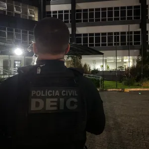 Policial do DEIC no Complexo 3D