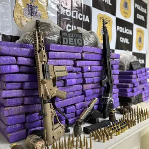 Armas e drogas apreendidas pelo Departamento