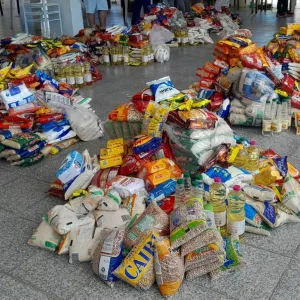 Alimentos arrecadados para doação