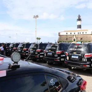 Entrega das viaturas na Barra