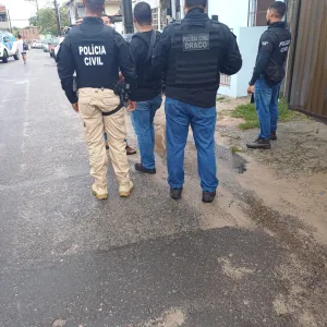 Na foto, policiais em operação