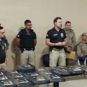 Policiais apresentado resultados da operação