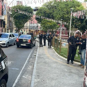 A operação contou com um efetivo de 80 policiais civis e 20 viaturas