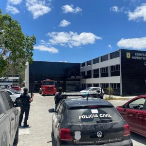 Na ação, equipes da DENARC/DTE recuperaram três veículos roubados