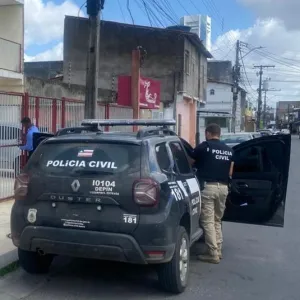 O acusado responderá pelos crimes de divulgação de cena íntima por motivo de vingança, extorsão e difamação por meio de redes sociais