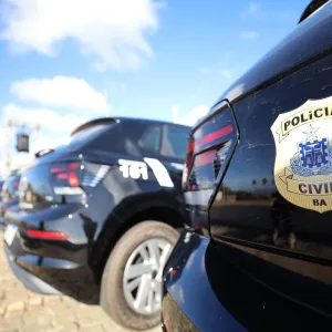 A mulher é suspeita de facilitar a fuga de presos e colaborar com organização criminosa 