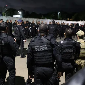 As ordens judiciais estão sendo cumpridas contra investigados por tráfico de drogas e homicídios 