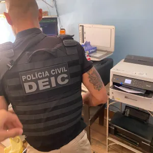 Polícia Civil flagra reprodução ilegal de livros em copiadora de Paripe