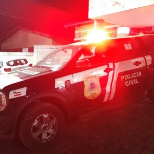 A vítima foi agredida fisicamente e jogada viva numa fogueira 