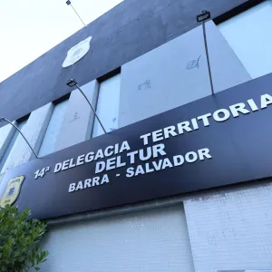 Vítima pagaria trezentos reais por corrida de táxi, mas foi cobrada em dez vezes esse valor