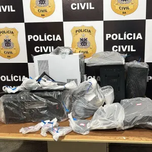 Dispositivos eletrônicos foram apreendidos durante a operação