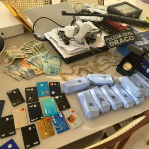 Vinte e duas pessoas são presas durante Operação Falsas Promessas, incluindo cinco PMs