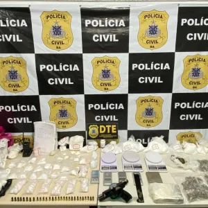 Quatro pessoas foram presas em flagrante