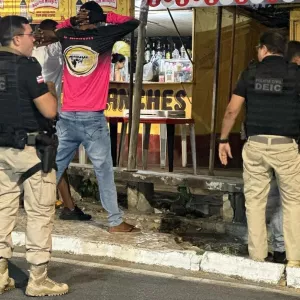 Abordagens estratégicas e presença ostensiva visam prevenir crimes e garantir tranquilidade aos foliões