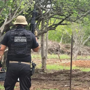 Área de cultivo estava na zona rural do município, e suspeitos utilizavam água desviada de adutora que abastece a cidade