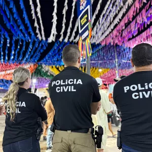 Policiais em diligência no São João
