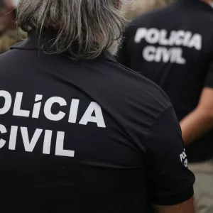 Mandados de prisão são cumpridos contra dupla por tentativa de homicídio e roubo em Feira de Santana