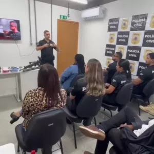 Policiais em palestra