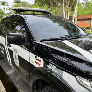 Veículo, TVs e celulares foram apreendidos na casa do suspeito, em Itabuna