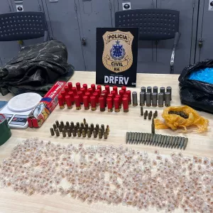 Polícia Civil apreende drogas e munições de alto calibre em Lauro de Freitas