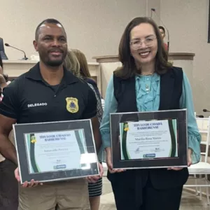 Servidores da Polícia Civil recebem título de cidadania em Barreiras