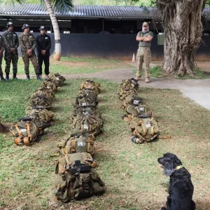Estagiários do Curso de Adestradores de Cães de Guerra visitam a sede da Core